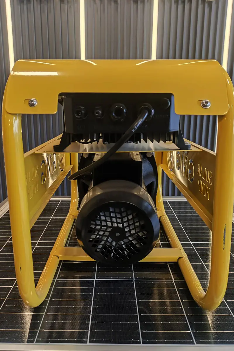 110 Volt - 400 Volt Arası Çalışabilen 2200 Watt Maks. 28 Metre 75 Ton Serisi Sürücülü Şamandıralı Üçlük Çıkışlı Salyangoz Su Pompası-detail