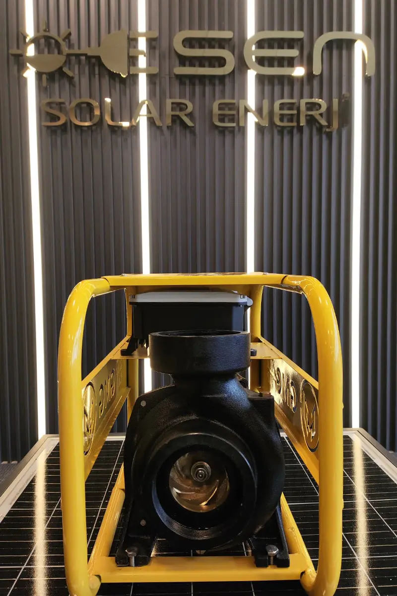 110 Volt - 400 Volt Arası Çalışabilen 2500 Watt Maks. 25 Metre 90 Ton Serisi Sürücülü Şamandıralı Dörtlük Çıkış Salyangoz Su Pompası-detail