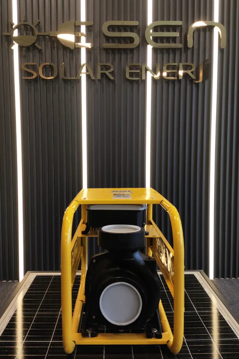 110 Volt - 400 Volt Arası Çalışabilen 2500 Watt Maks. 25 Metre 90 Ton Serisi Sürücülü Şamandıralı Dörtlük Çıkış Salyangoz Su Pompası