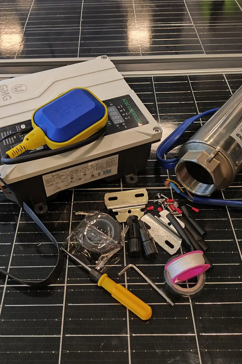 300 Volt 2200 Watt Maks 110 Metre 13 Ton Serisi 4 Inç Fanlı Sürücülü Ve Şebeke Destekli Su Bittiğinde Durma Özelliğine Sahip Şamandıralı Şebeke Destekli Dc Dalgıç Pompa-detail